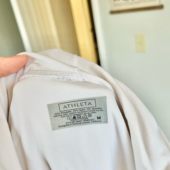 Athleta Women’s Medium White Tracker Running Hoodie - Picture 4 of 5